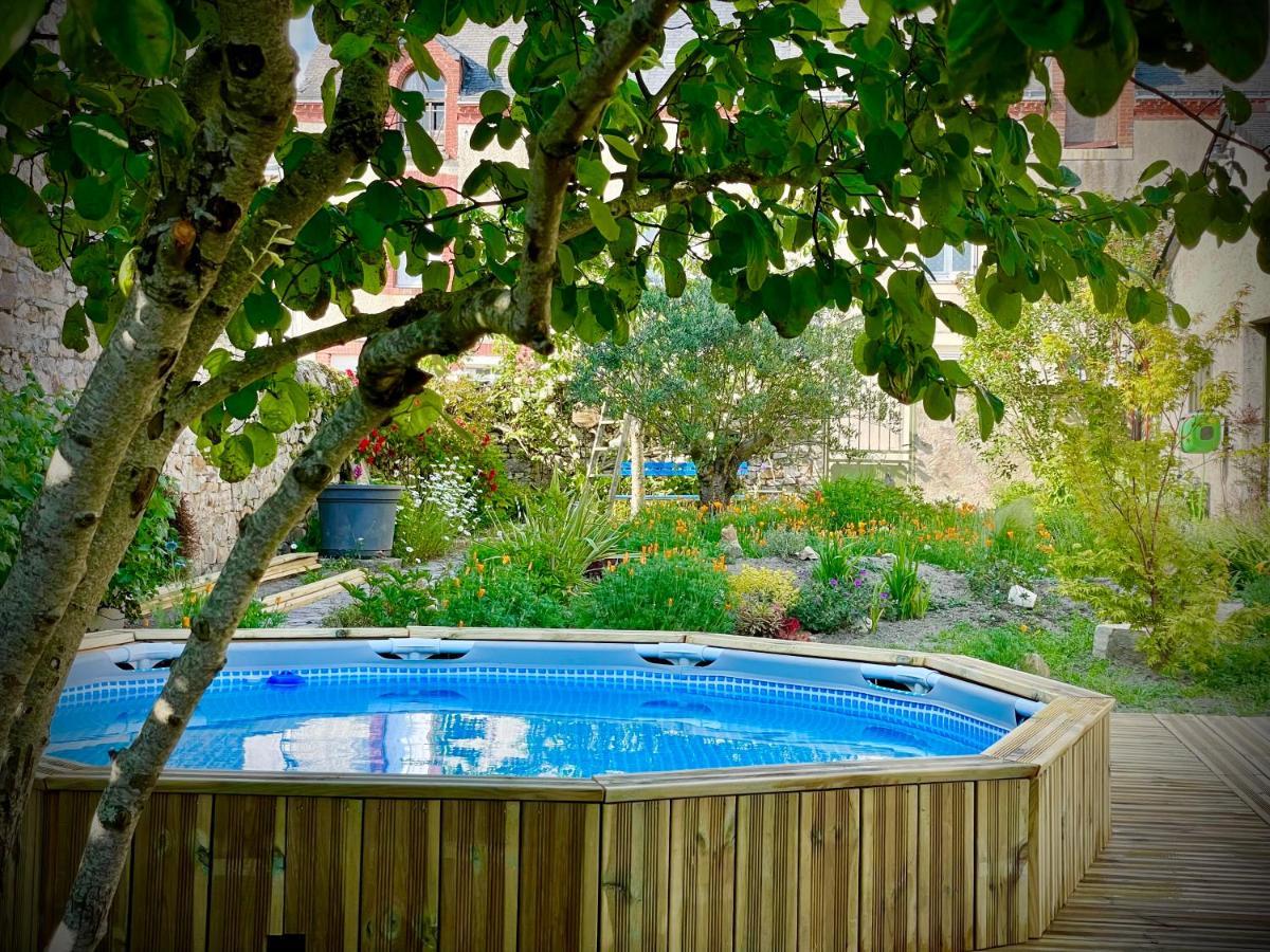 Sainte-Suzanne Cote Jardin住宿加早餐旅馆 外观 照片