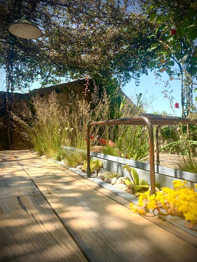 Sainte-Suzanne Cote Jardin住宿加早餐旅馆 外观 照片